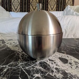 Arvind Stainless Steel Ice Bucket With Lid.